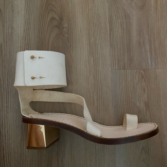 CHLOÉ Leather Ankle Wrap Sandals - 37 (size 7)